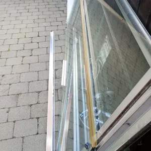 Shower enclosure and tray - Image 2