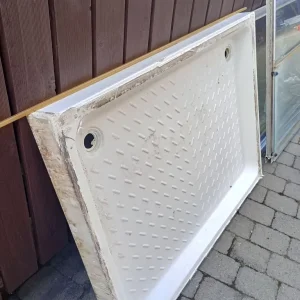Shower enclosure and tray - Image 3