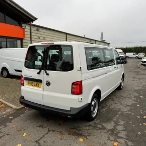 2018 Volkswagen Transporter T30 TDI Shuttle S BMT LWB Minibus Diesel Manual - Image 4