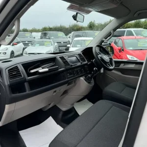 2018 Volkswagen Transporter T30 TDI Shuttle S BMT LWB Minibus Diesel Manual - Image 8