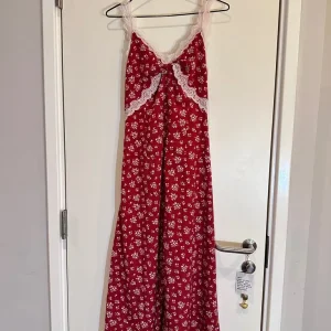 Red Holiday floral dress - Image 2