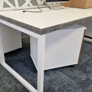 White office desks x 6 with white metal legs - Image 2
