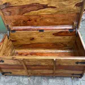 Almost new solid wood storage coffee table - Image 2