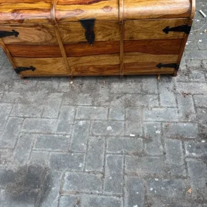 Almost new solid wood storage coffee table - Image 3