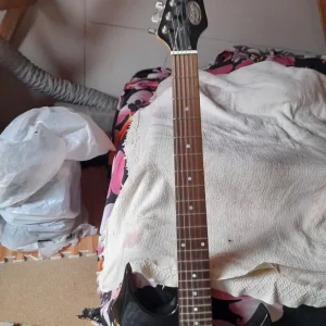 Guitar Stag. Great first-time guitar - Image 3