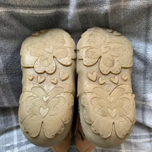 Girl’s zip up tan boots size 5 - Image 3