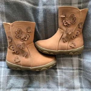 Girl’s zip up tan boots size 5