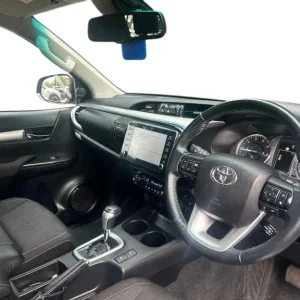 Toyota Hilux 2.4 D 4x4 Double Cab with Apple Car Play and 18in Alloy Wheels - Image 5