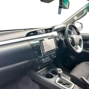Toyota Hilux 2.4 D 4x4 Double Cab with Apple Car Play and 18in Alloy Wheels - Image 8