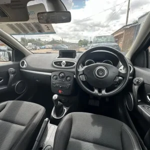 2011 Renault Clio 1.2 TCe Dynamique TomTom Euro 5 5-door hatchback petrol manual - Image 2