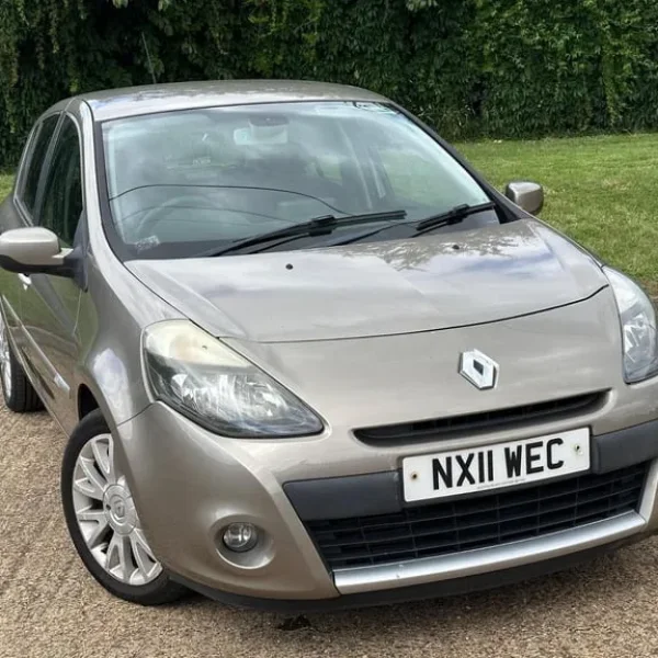 2011 Renault Clio 1.2 TCe Dynamique TomTom Euro 5 5-door hatchback petrol manual