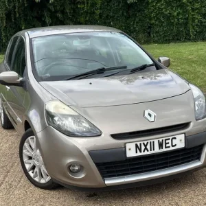 2011 Renault Clio 1.2 TCe Dynamique TomTom Euro 5 5-door hatchback petrol manual