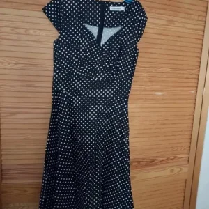 Assorted dresses sizes 10-14 - Image 2