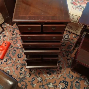 Small chest of drawers - Image 2