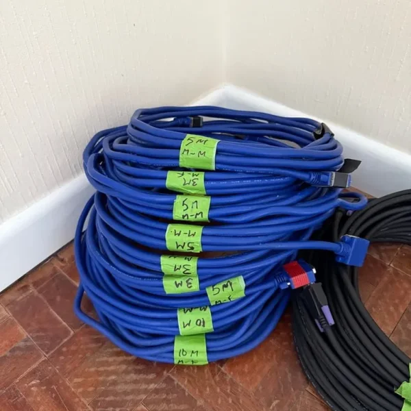 VGA and BNC cable ends (15-pin, various lengths)