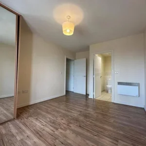 2-bedroom flat with ensuite in Haverfordwest, Pembrokeshire - Image 4