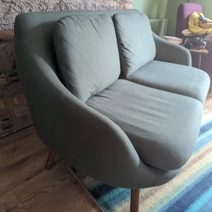 Oslo 2 seater sofa, woodland green with dark stained legs - Image 3
