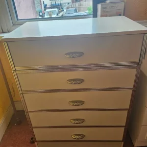 White chest of drawers