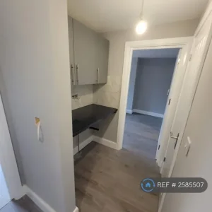 1 bedroom in Wise Lane, West Drayton, UB7 - Image 3