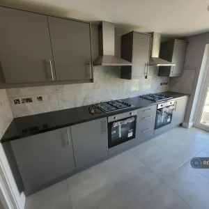 1 bedroom in Wise Lane, West Drayton, UB7 - Image 5