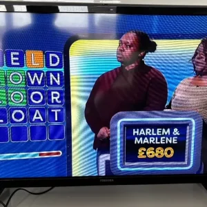 Toshiba 32” Freeview TV