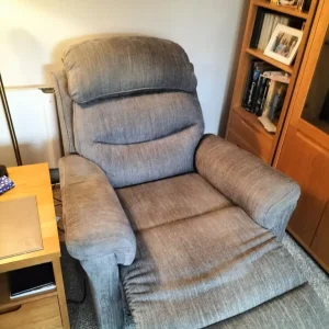 Lay Z Boy electric recliner - Image 3