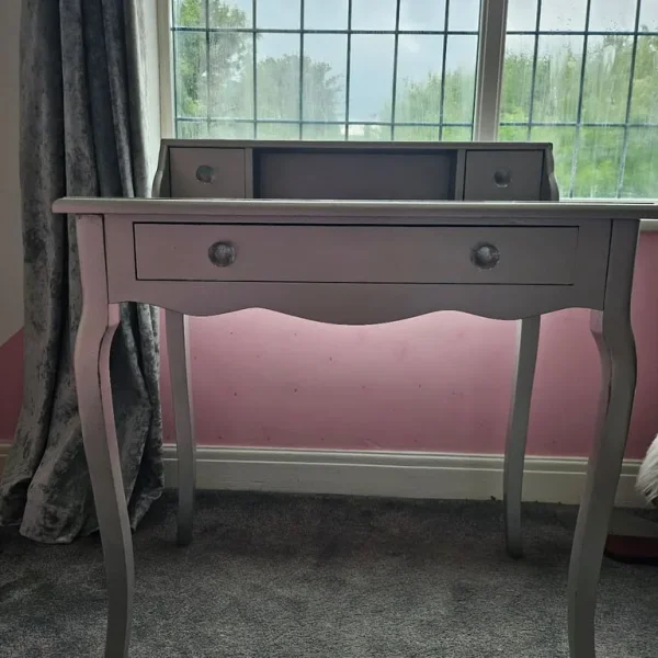 Lovely Dresser / Writing desk