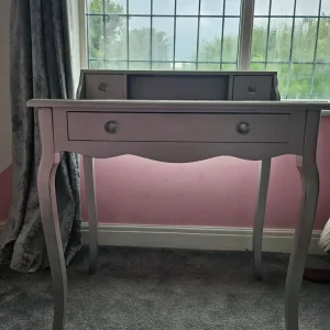 Lovely Dresser / Writing desk