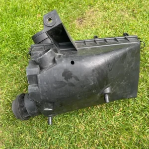 Audi 80/A4 air intake plenum box with MAF sensor - Image 2