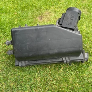 Audi 80/A4 air intake plenum box with MAF sensor - Image 3