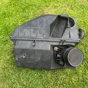 Audi 80/A4 air intake plenum box with MAF sensor