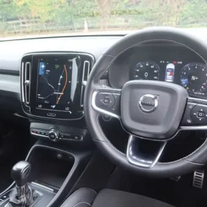 2021 Volvo XC40 R-Design Estate 1.5 T3 Manual - Image 5