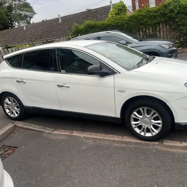 2012 Chrysler Delta Hatchback