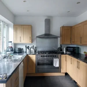 Comfortable double room for single person - Image 7