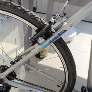 Carrera Crossfire Hybrid Bike 21 inch silver - Used once - Image 3