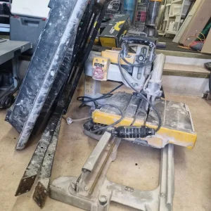 Large Dewalt tile cutter and stand D24000 model - Image 5