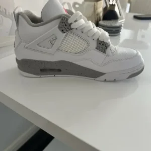 Air Jordan 4 White Oreo Sneakers Size 7.5UK/8.5US - Image 2
