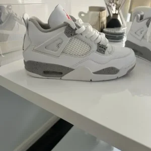 Air Jordan 4 White Oreo Sneakers Size 7.5UK/8.5US - Image 3