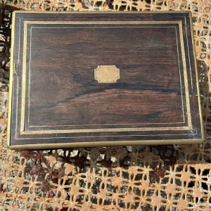 Antique sewing or jewellery box with brass details - Image 2