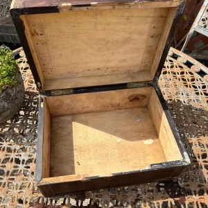 Antique sewing or jewellery box with brass details - Image 3