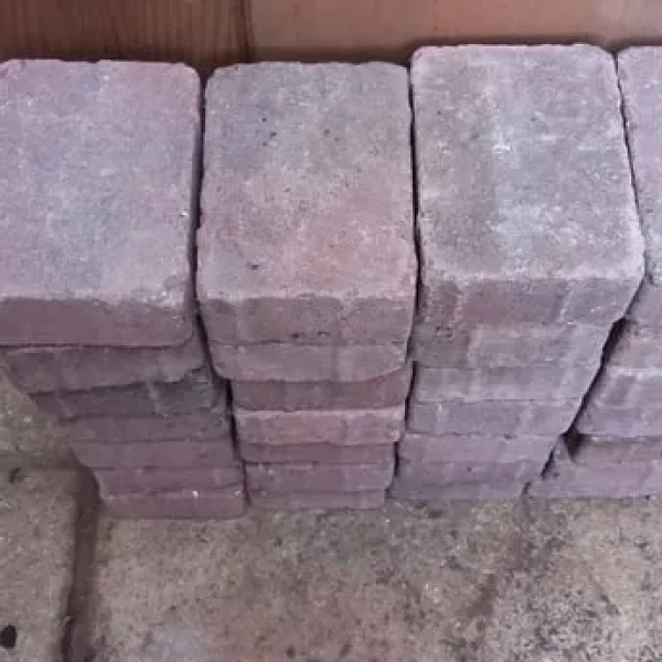 30 small paving blocks
