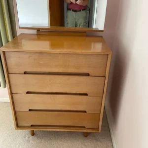 Chest of drawers in light oak with matching mirror