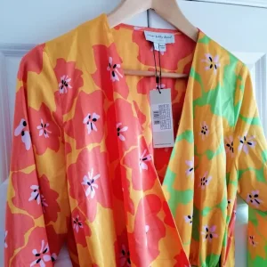 Wrap dress with floral print - Image 3