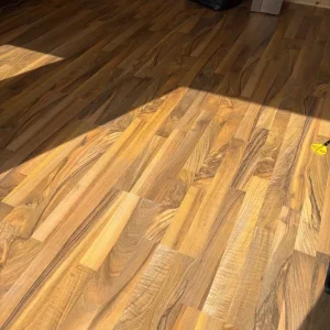 Laminate pack with free underlay included - Image 5