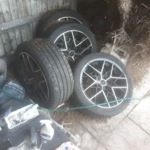Romac 275/40 R20 tyres with rims - Image 2