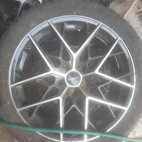 Romac 275/40 R20 tyres with rims