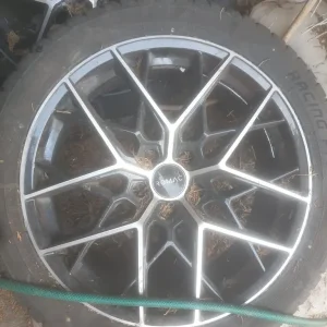 Romac 275/40 R20 tyres with rims