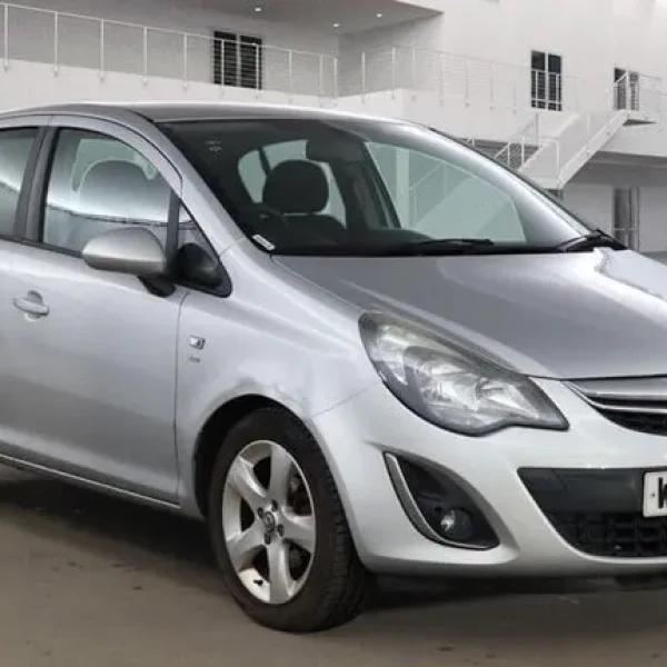 2012 Vauxhall Corsa 1.4 16V SXi Euro 5 5-door hatchback with A/C and manual gearbox
