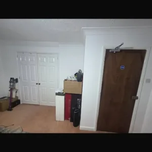 Huge double room with built-in wardrobe - Image 2