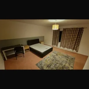 Huge double room with built-in wardrobe